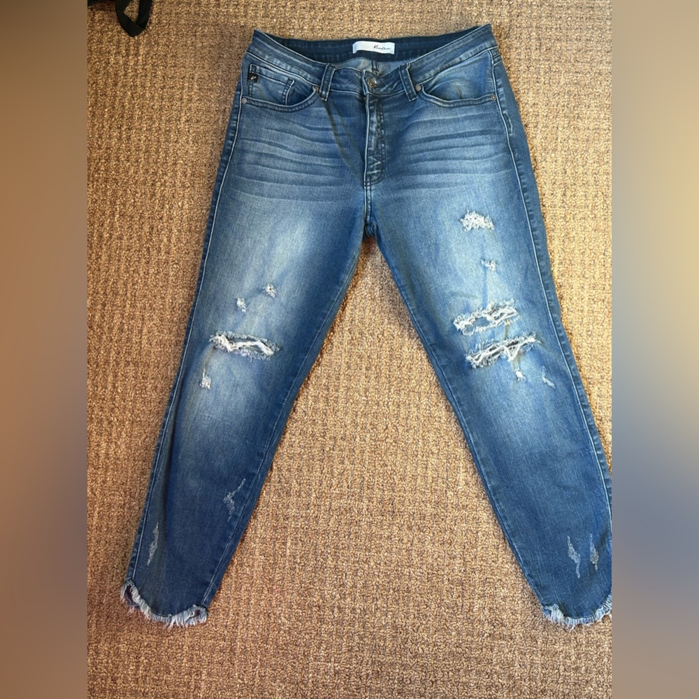 Kan Can ankle jeans size 13/30 Distressed Blue Jeans